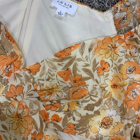 Boutique cutout floral dress - Picture 3 of 3